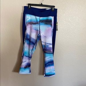 Women’s Capri Mid Rise Leggings